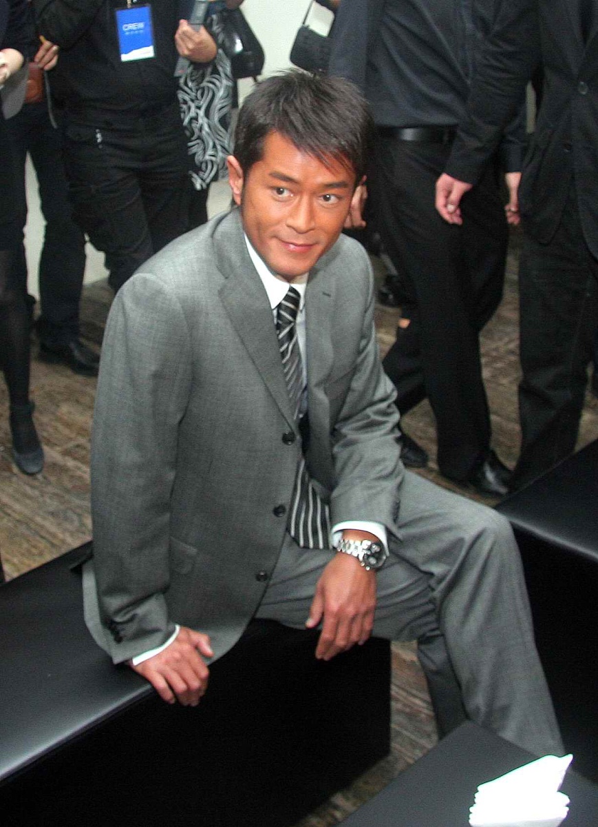 古天乐重整旗鼓，星探发掘进入娱乐圈