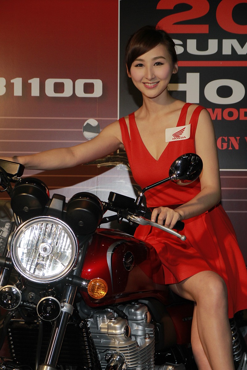 2014年7月20日,香港,明星出席电单车代理发布会.***_***