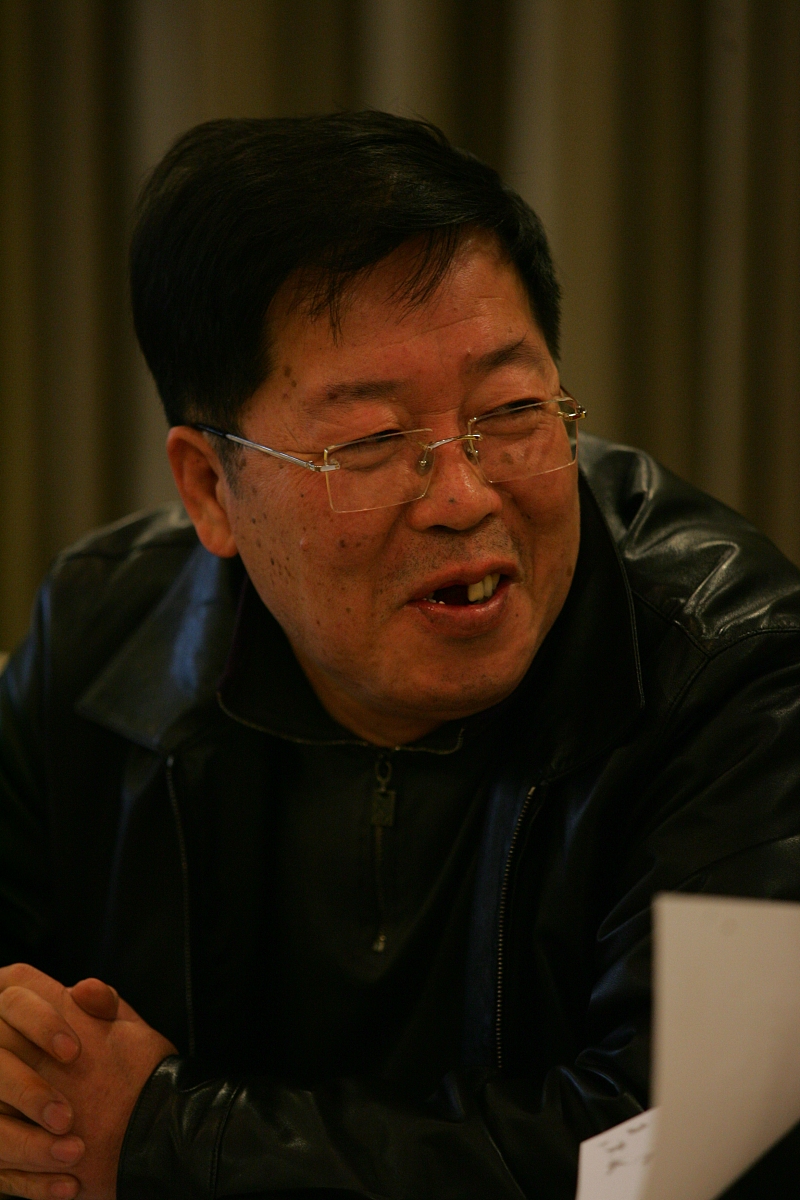 2010年4月8日,杭州,长篇电视连续剧《中国故事》(暂名)剧本研讨会.***