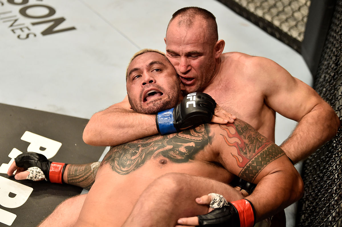 WWE1538：小个子战胜力量怪兽！查德·盖博灵巧击败马特·里德尔！