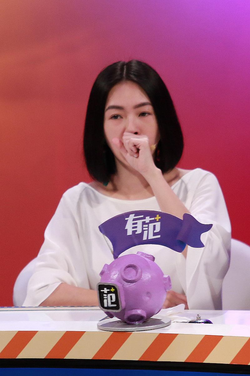 请对论文章节 32 《奇葩说》 缺乏独特的节目风格和特色进行写作保证其内容逻辑性、合理性不要乱写：