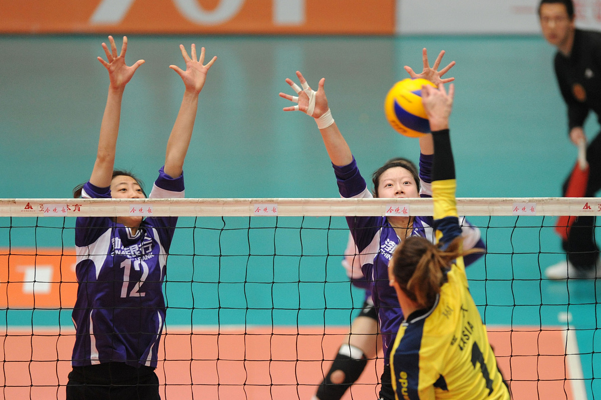 中国女排夺冠之路：挑战与应对