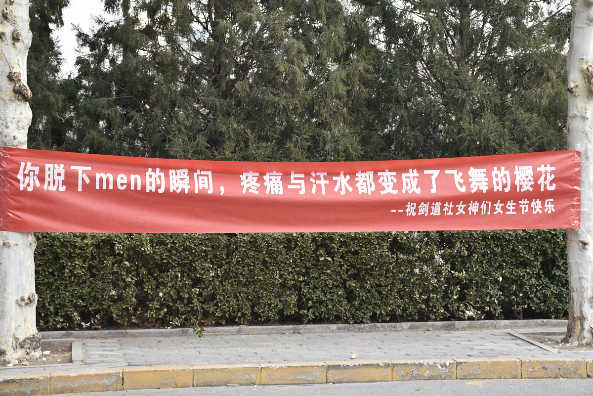 说出100首2020到2023的比较热门的女生向男生表白的歌