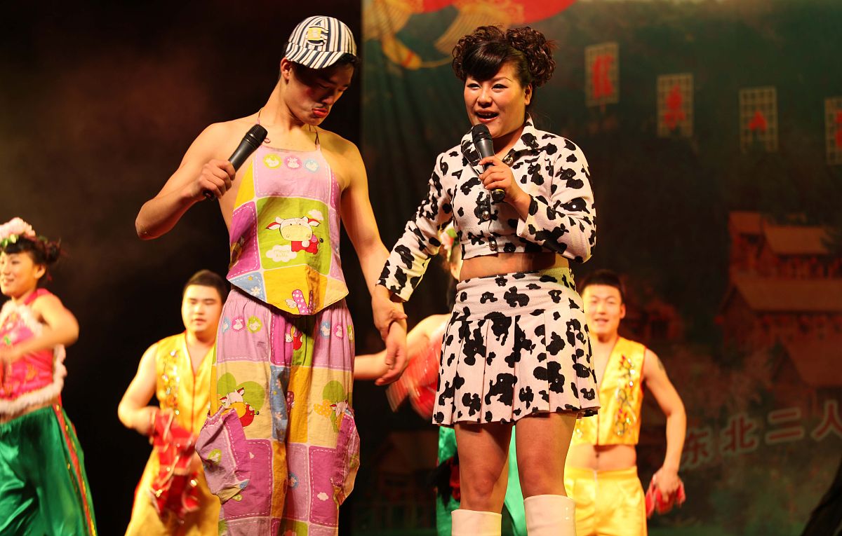 演员思雨和王恒的综艺搞笑滑稽二人转表演令人叫绝.+++_+++二人转,东