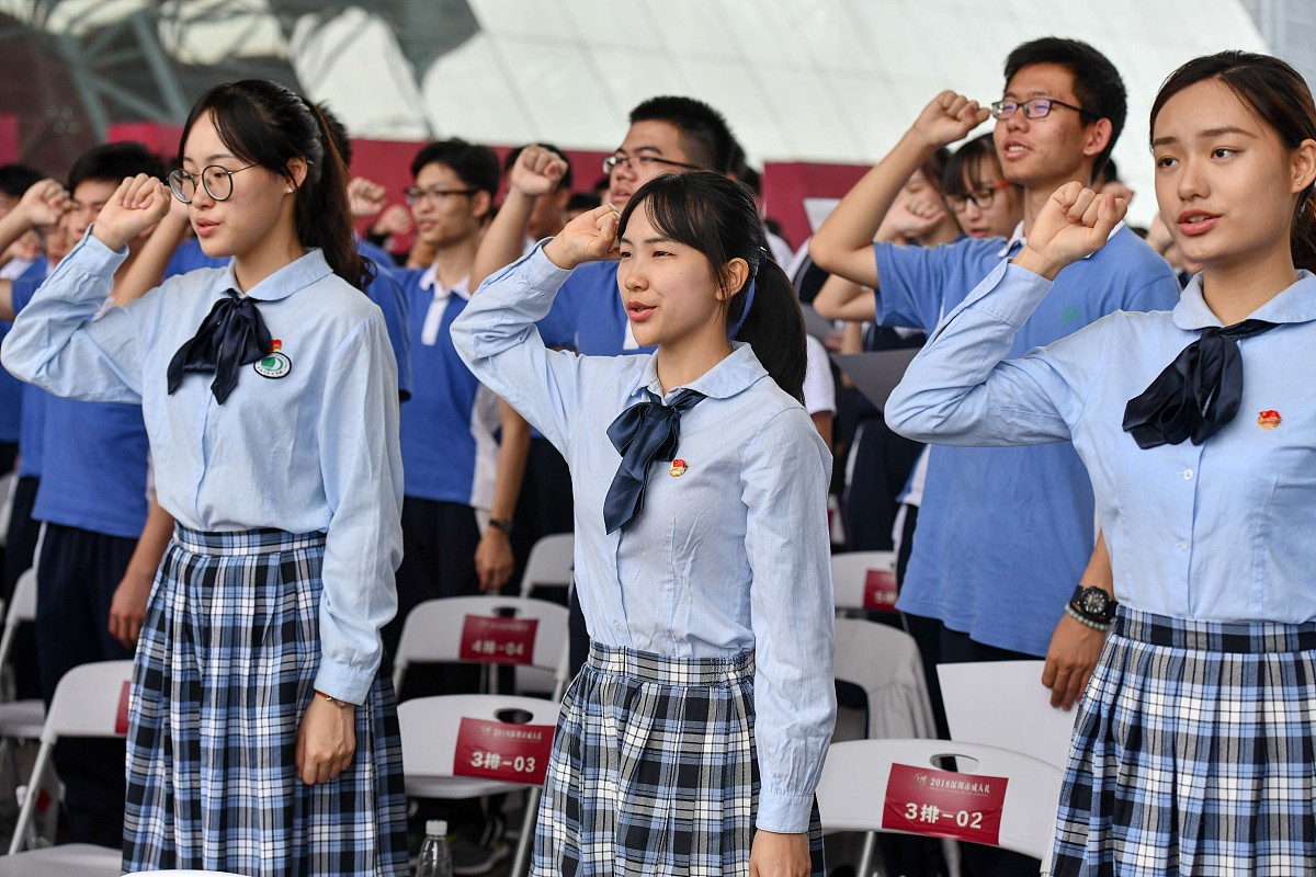 2019 初中毕业女生读贵阳航空学校怎么样？适合女生吗？