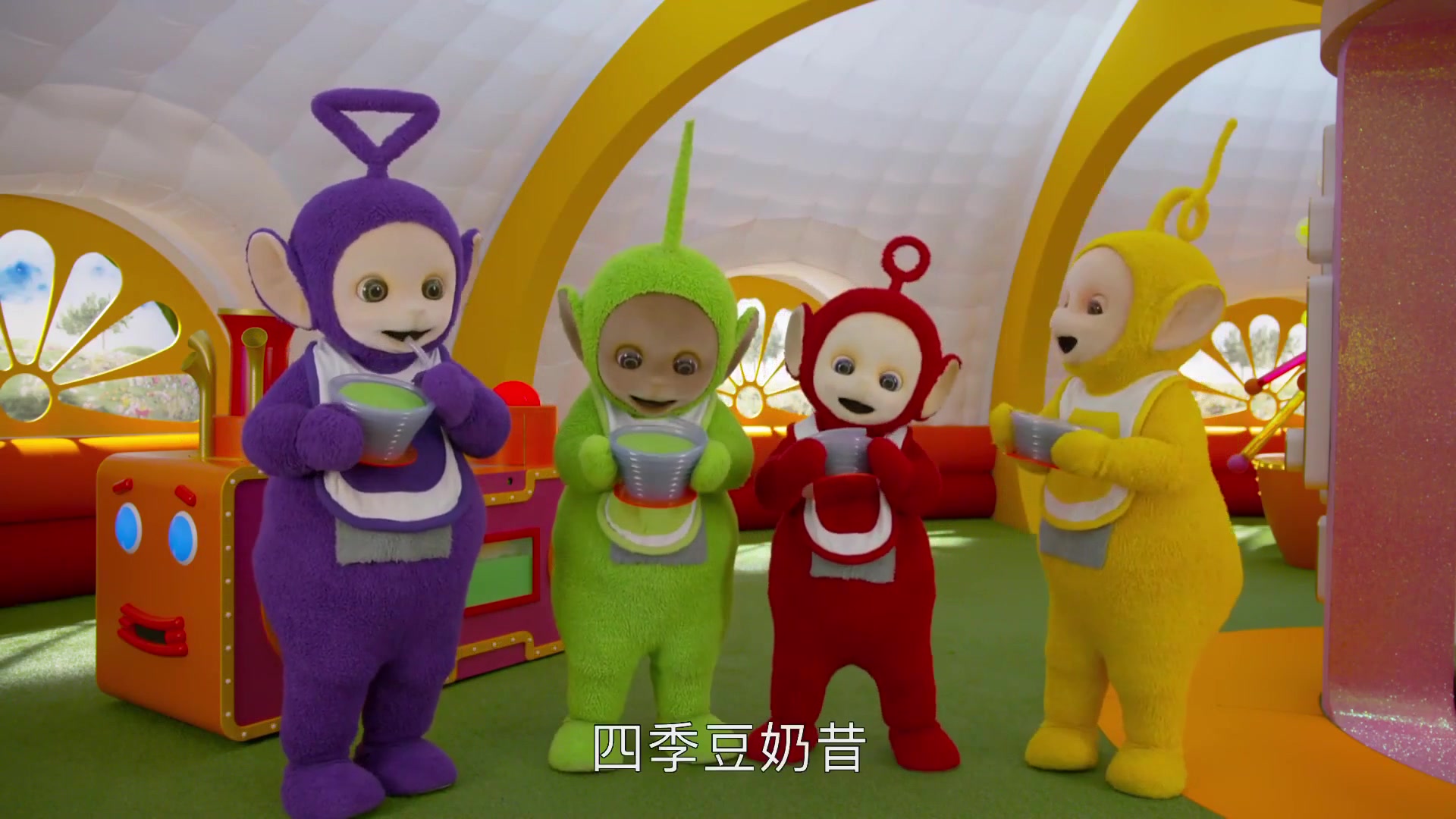 该开启宝宝奶昔之旅了,好多泡泡啊!宝宝奶昔机做出了四季豆奶昔