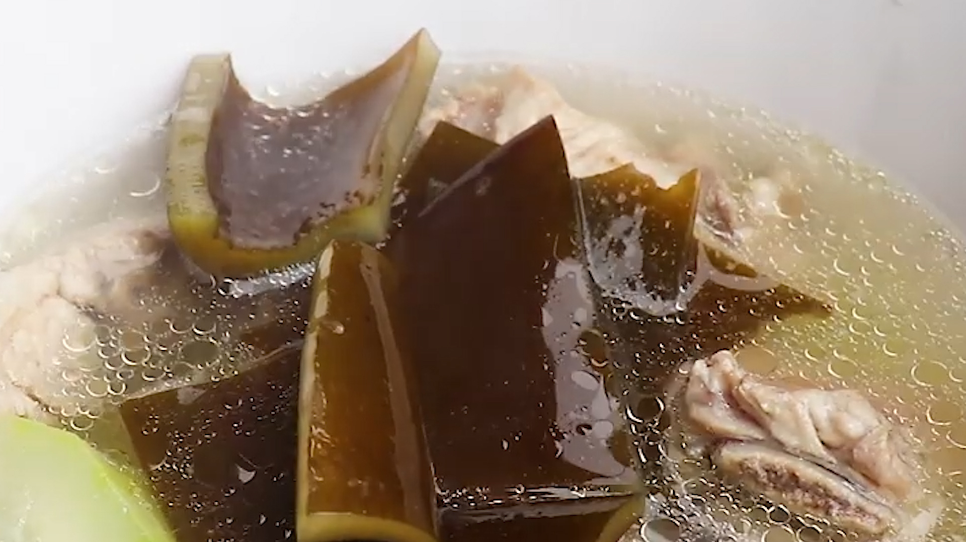 海带排骨汤的做法,易做又美味的家常益精补血汤!