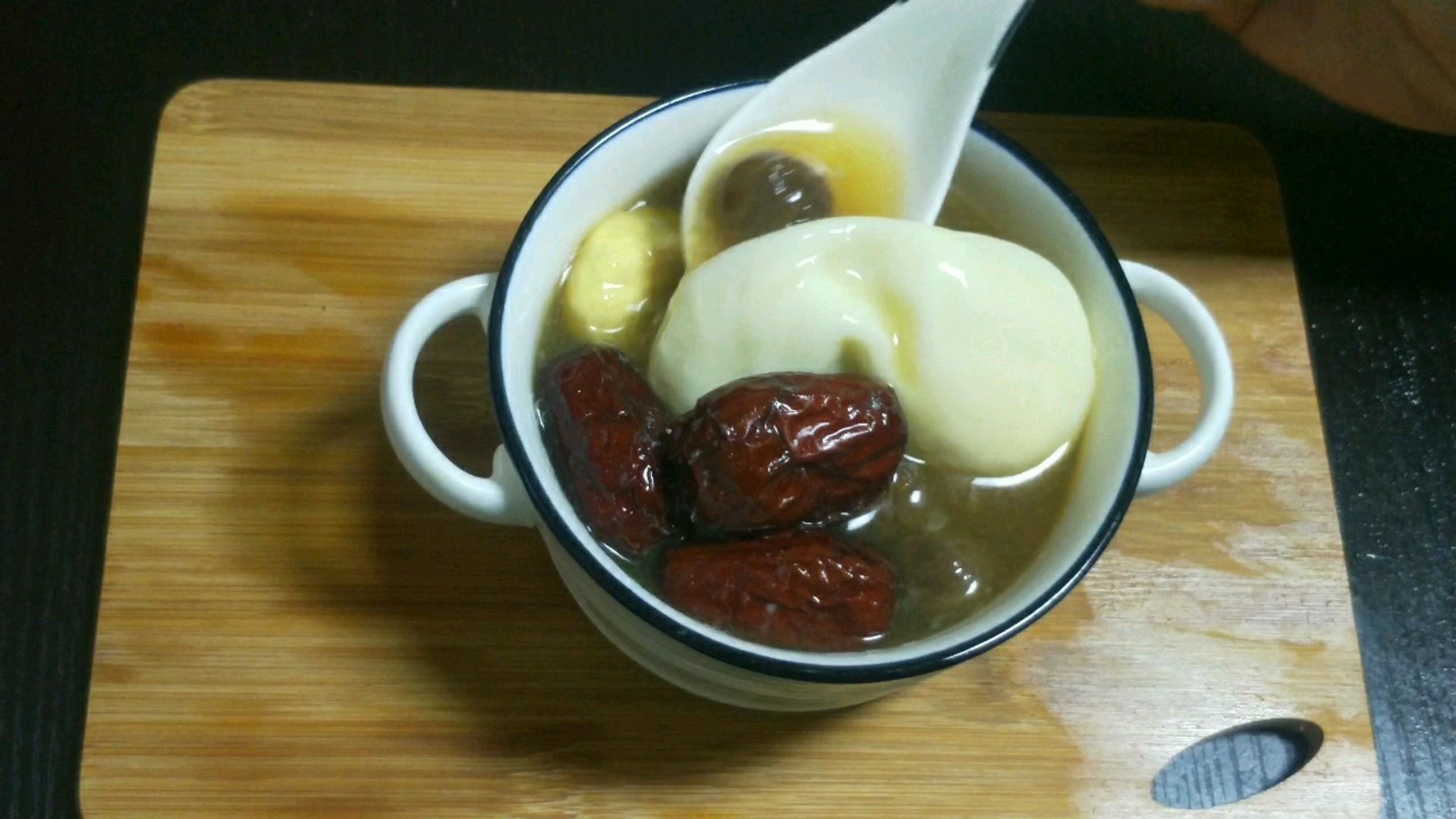 秋冬滋补汤水,桂圆红枣鸡蛋红糖水