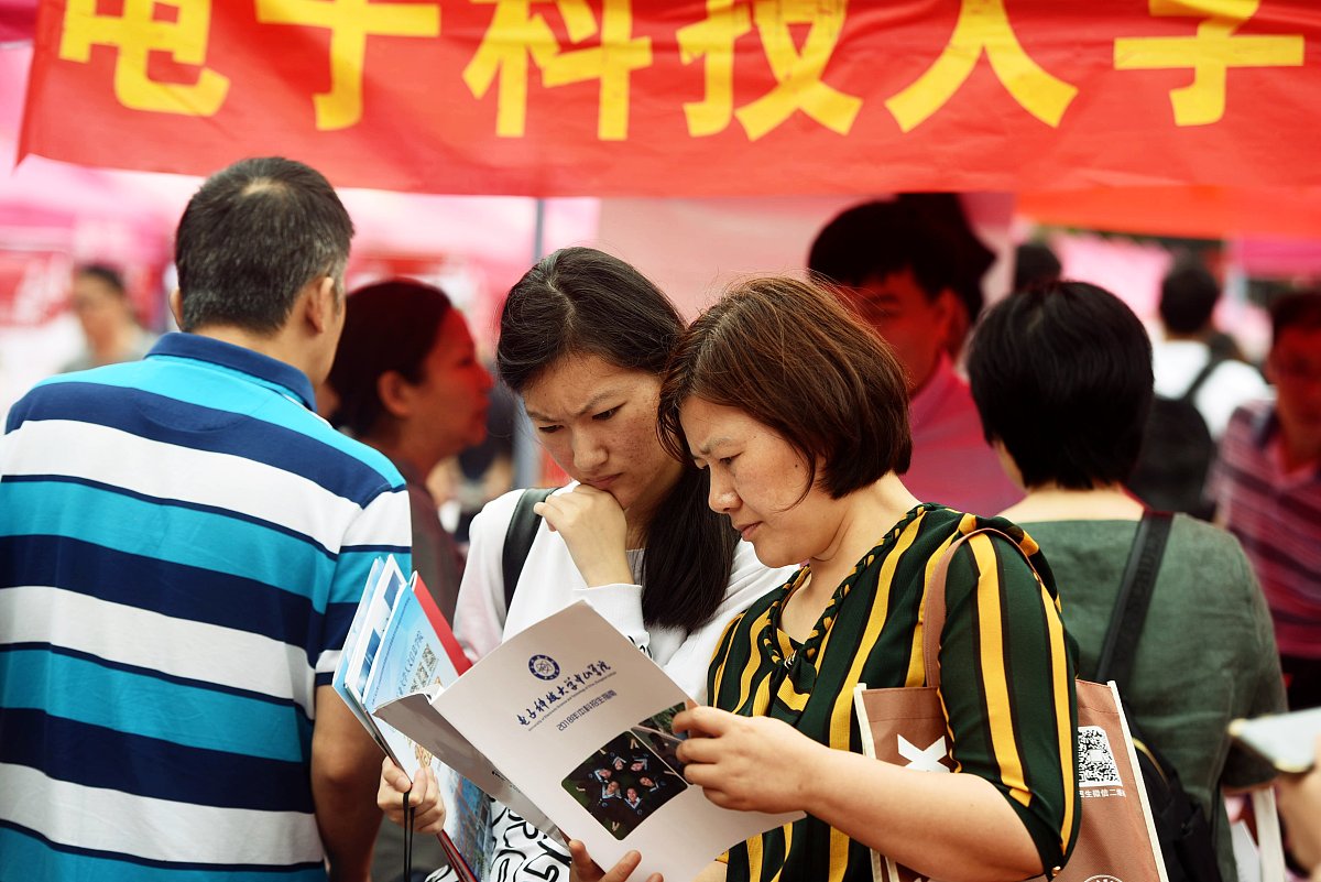 大学辅导员如何引导学生理性对待宗教信仰