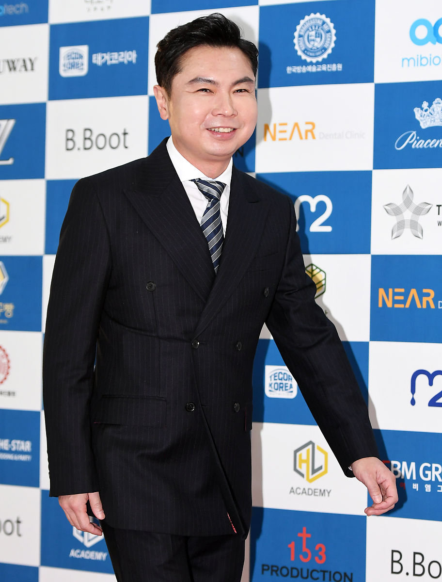 2019年5月7日,韩国首尔,明星出席韩国艺术文化人颁奖礼开幕式.lim san