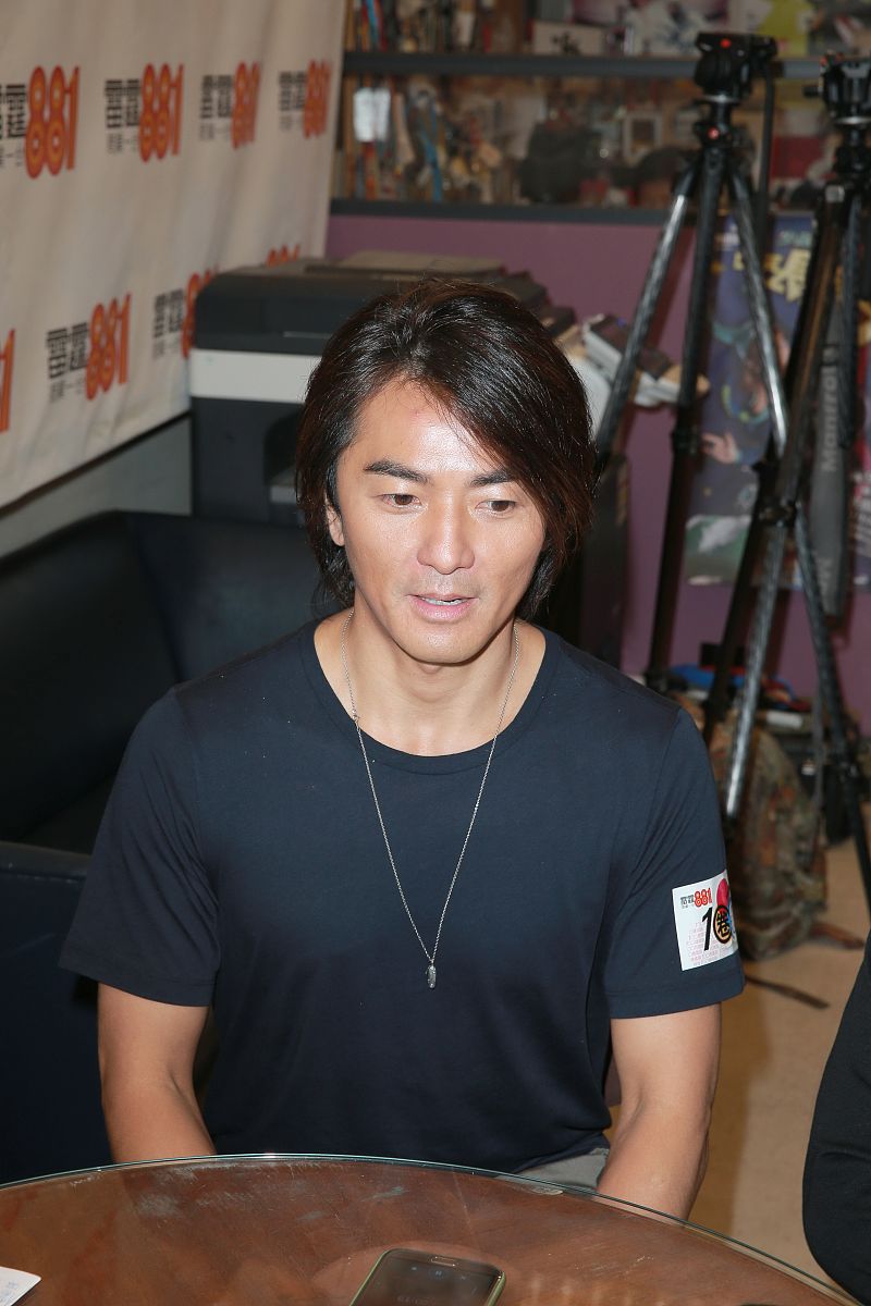 2014年8月18日,香港,明星现身电台接受访问.郑伊健
