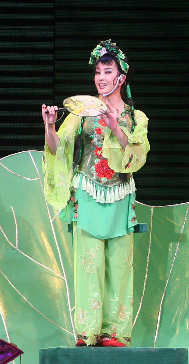 帮我把杜牧的阿房宫赋翻译成白话文