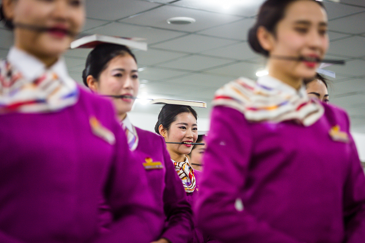 成都五年制大专高铁乘务专业就业前景分析：薪资、岗位和就业率