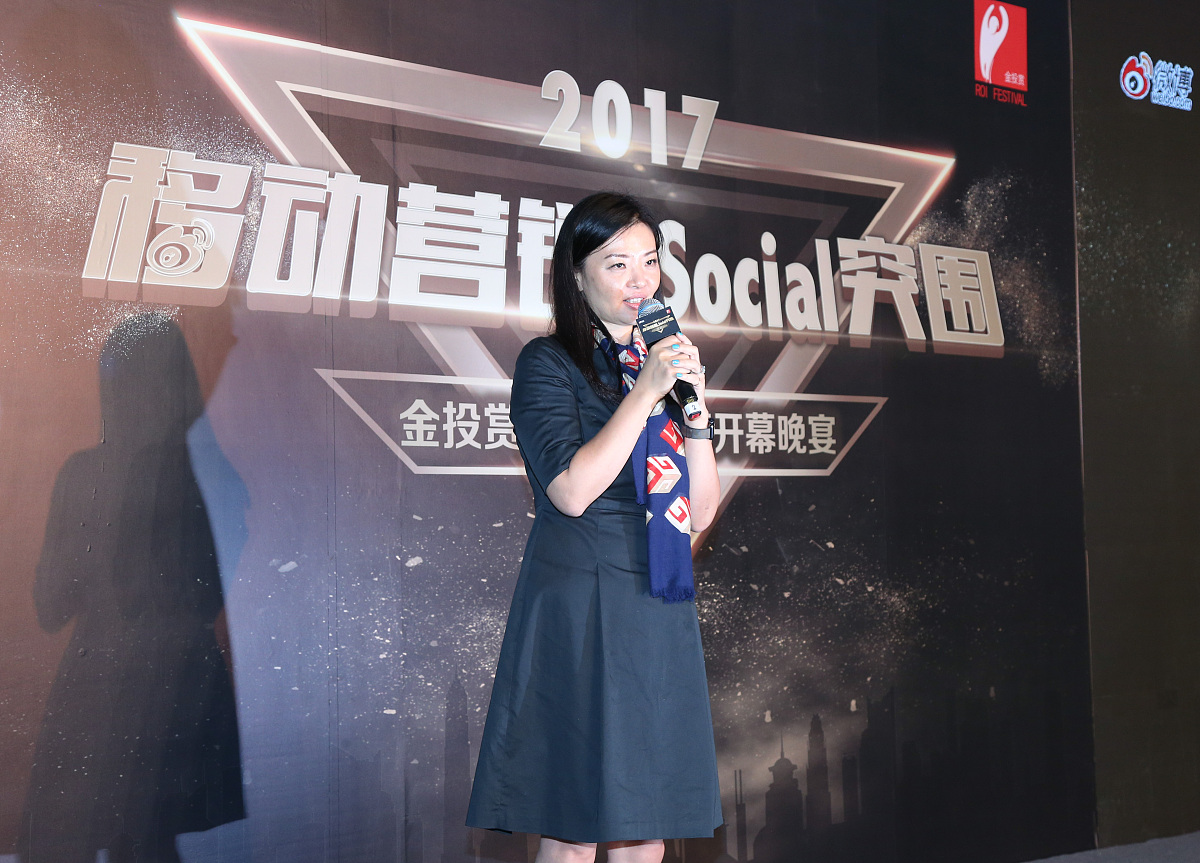 请你作为一个直播运营人员输出一份以818直播节为主题的直播开场话术