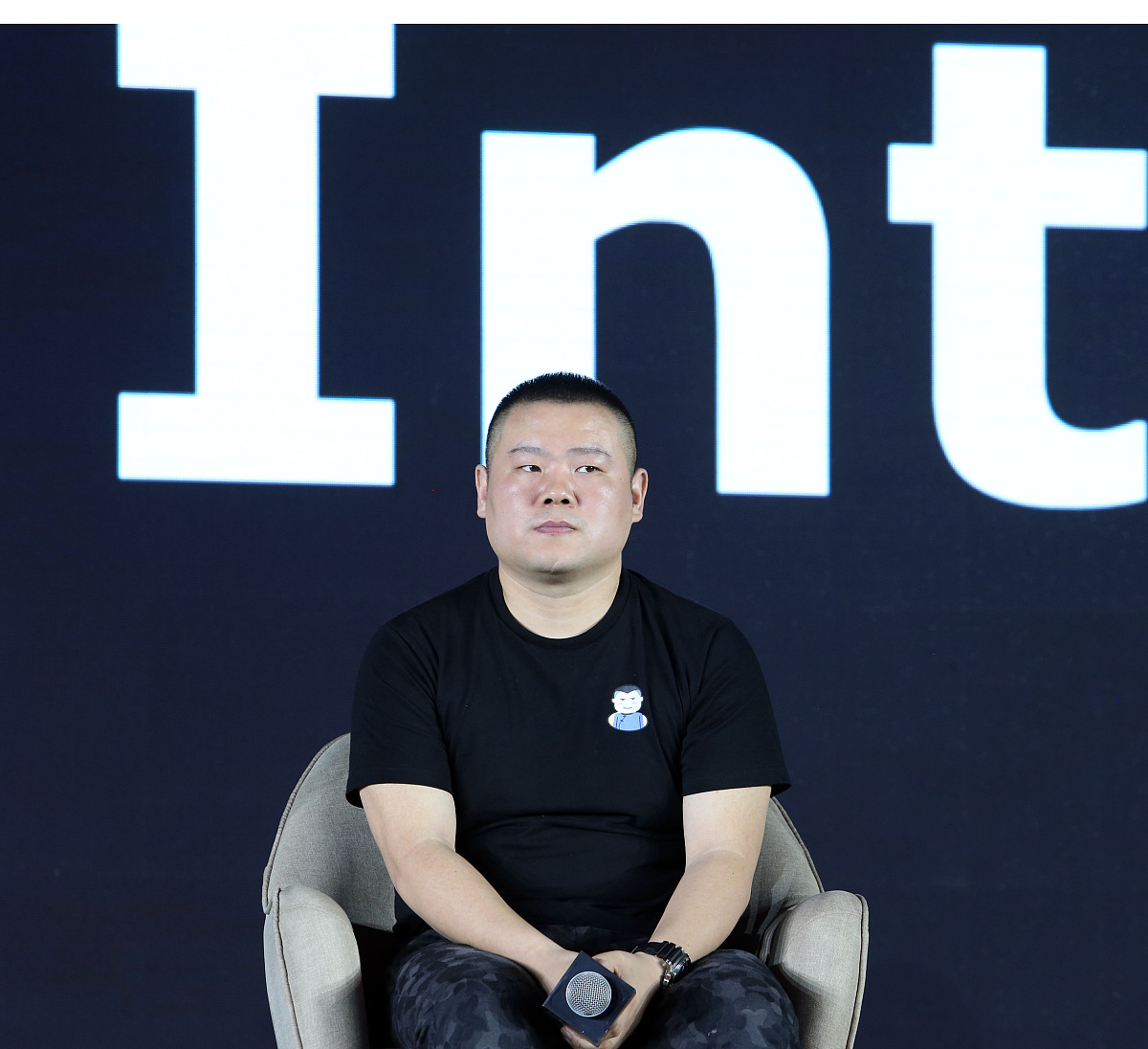 帮我生成一些赚钱的句子，例如：参加网红主播挑战获得金币