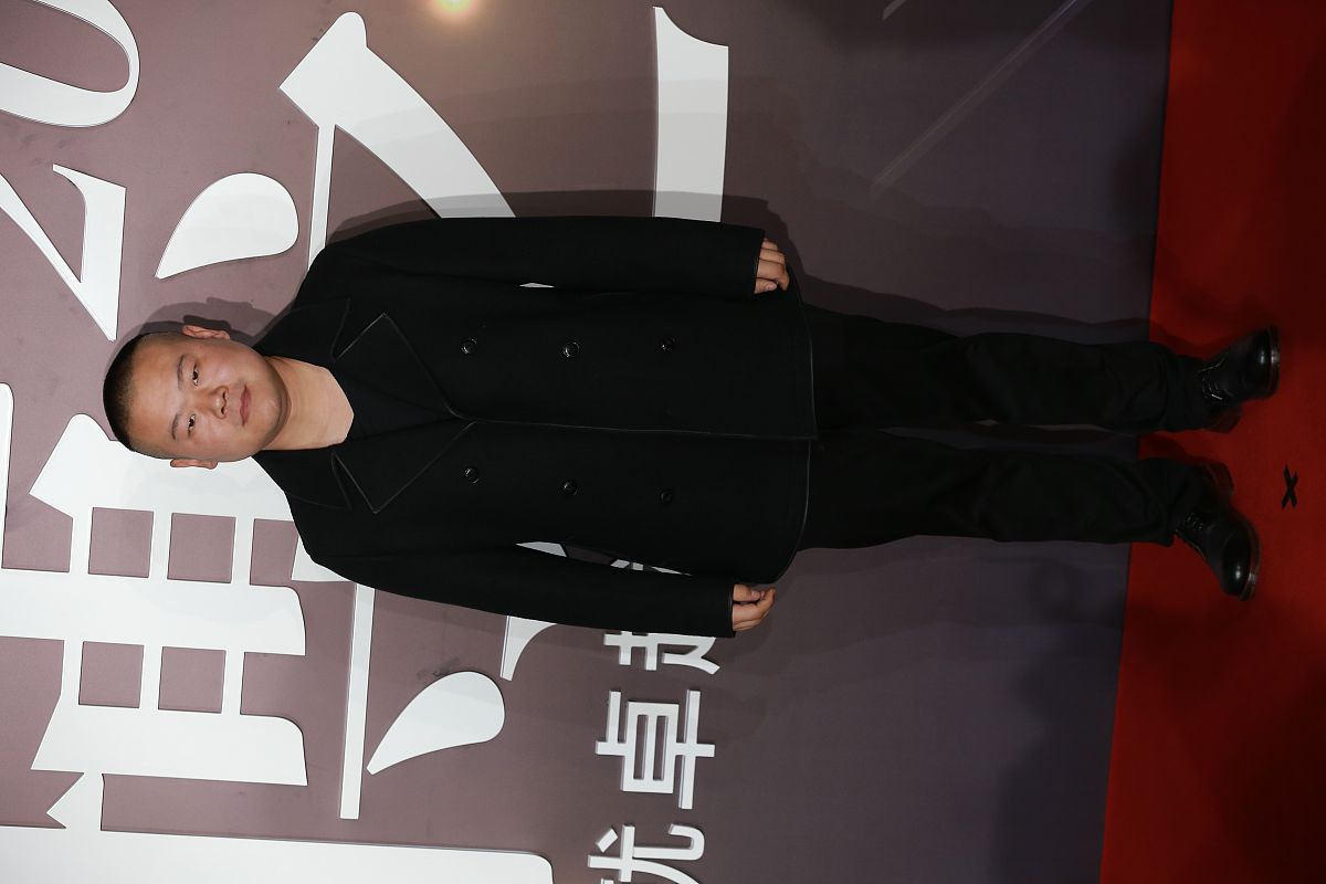 以岳云鹏发布的极限挑战今年还录不录了？ 的微博内容创作一篇1000的文章