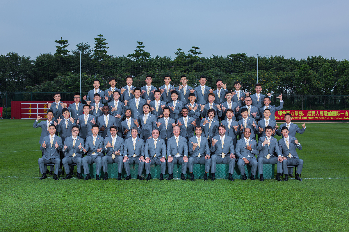 2016年10月29日,广东省广州市,广州恒大淘宝携手vasto拍摄正装写真,全