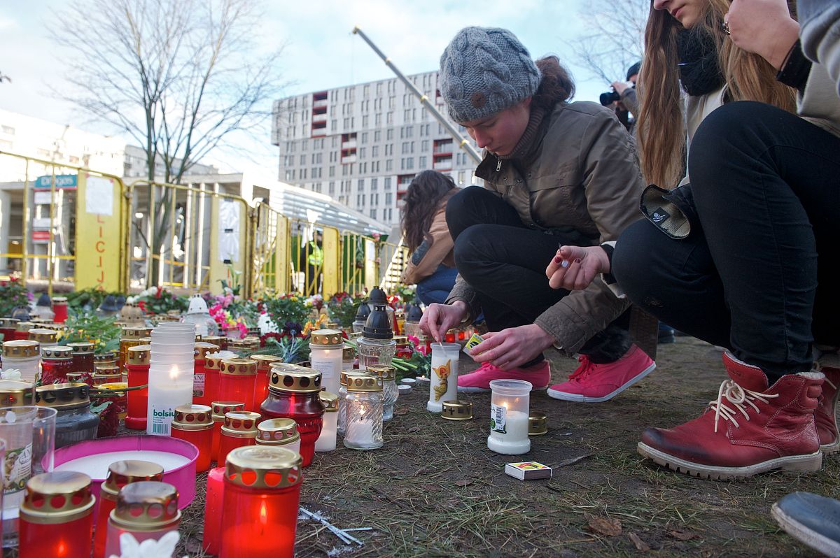 关于故障类型及影响分析定性评价方法的缺陷的描述中 不属于元件故障的原因。选择一项：A设计上的缺陷B制造上的缺陷C使用上的缺陷D销售时的缺陷