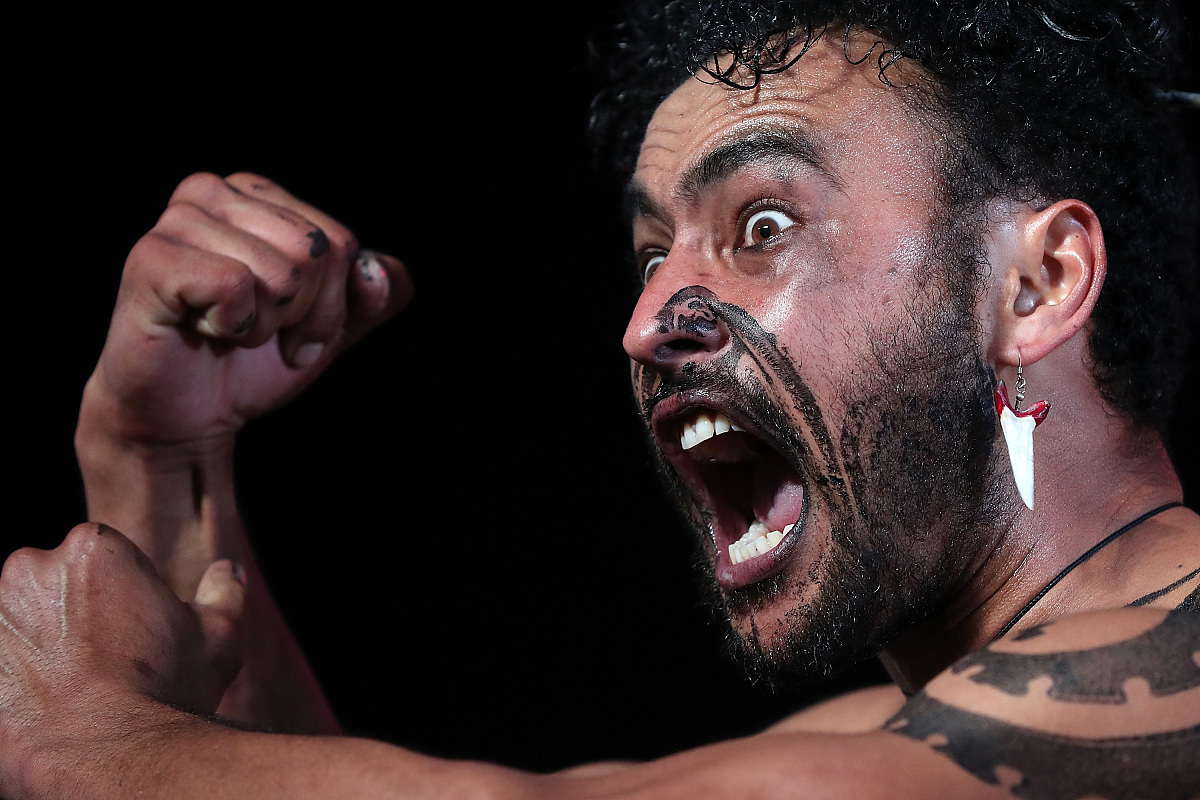 用中文翻译以下内容В ходе рабо́ты над дипло́мным иссле́дованием нами были разработа́ны методи́ческие рекоменда́ции по изу́чению осо́бенностей рома́нсов сове́тских и росси́йских кинофи́льмов на уро́ках му́