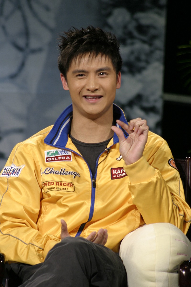 2005年12月7日,田亮长沙参加湖南卫视《背后的故事》 的节目录制.+++_