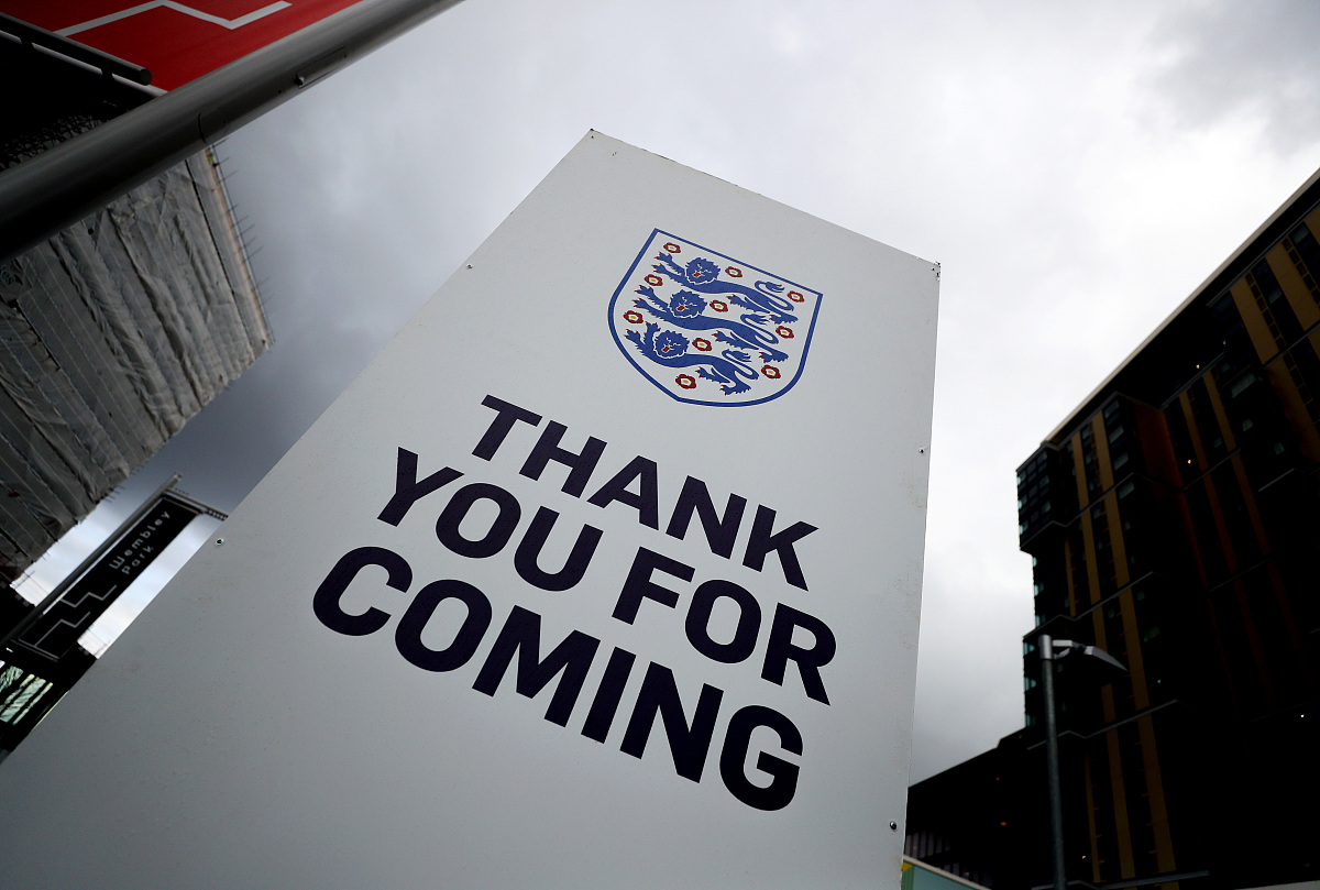 帮我写一个GMAT waiver request 我在university of Illinois的gpa是377除此之外我还在银行和会计师事务所实习过我在申请brock university的mba program