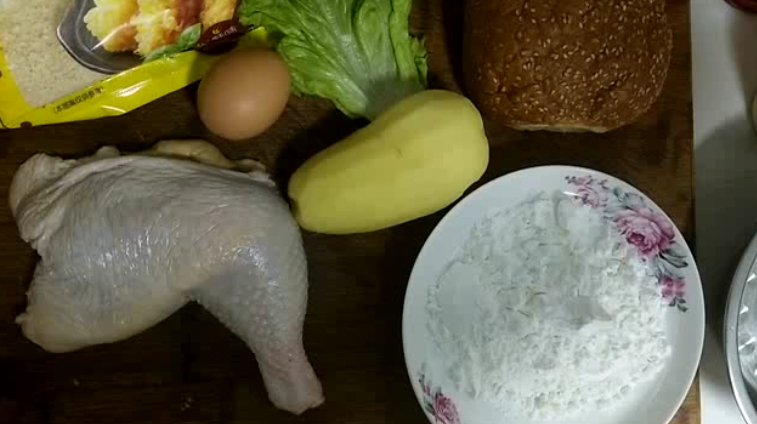 一个鸡腿,一个土豆,一个面包就能轻松搞定的麦香鸡腿堡套餐!