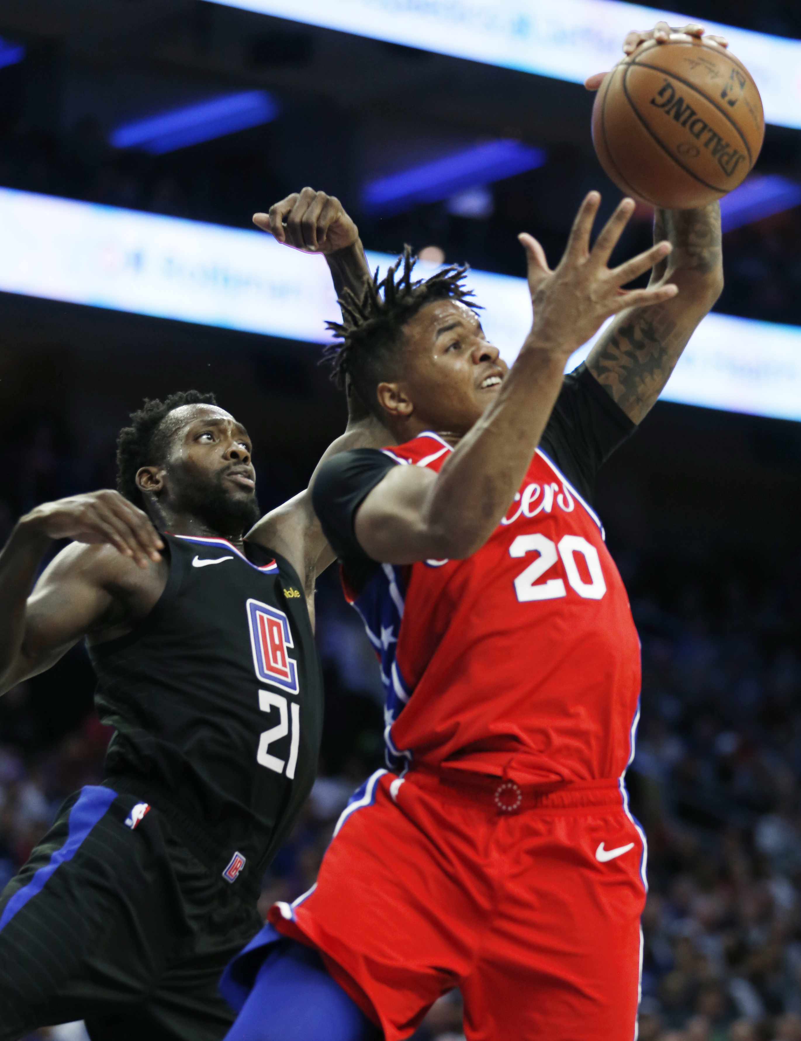 篮球--NBA常规赛:76人胜快船