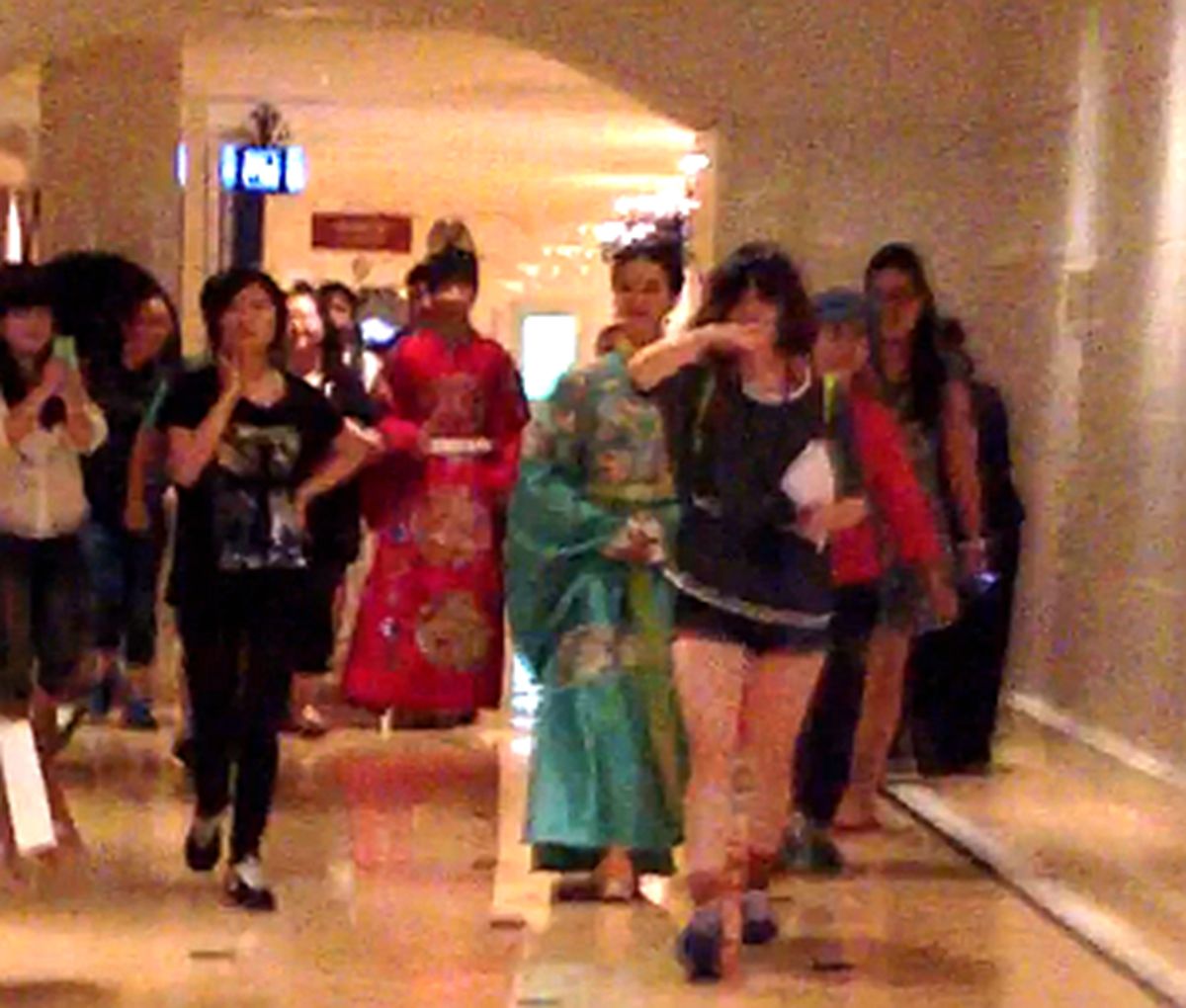 k歌沐足用230字帮我详细描述