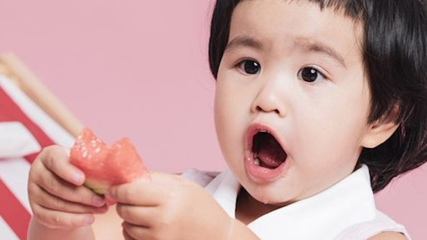 【包贝尔晒饺子cos哪吒造型神还原,网友调侃:露真身了】7月27日的今天,包贝尔果然晒出了