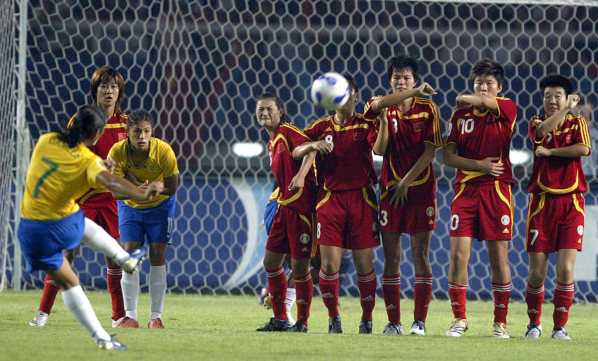 2007年9月15日,湖北武汉,2007女足世界杯d组小组赛,中国0-4不敌巴西.