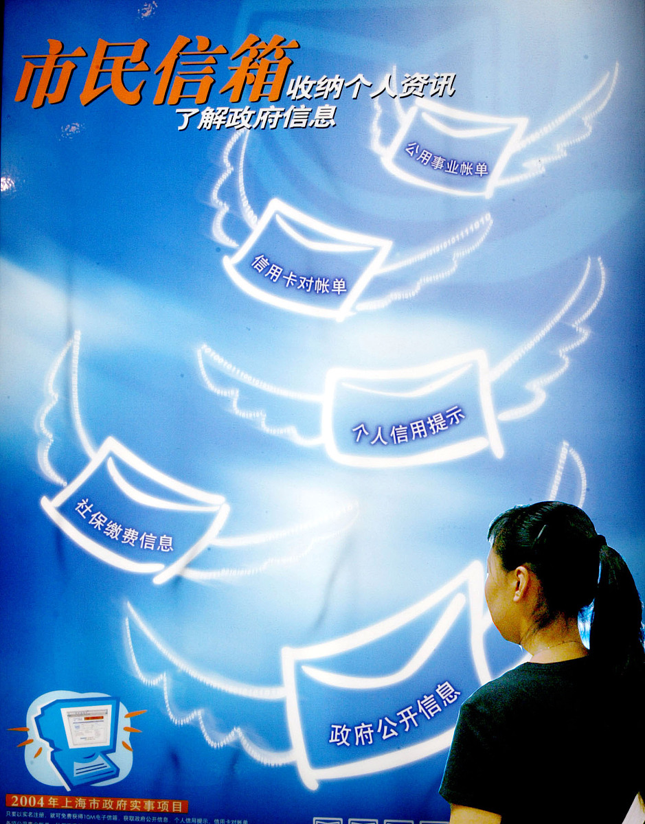 1 缴费意识不强。建筑工人多为农民工往往对社会保障的重要性缺乏足够的认识和了解。同时由于工作不稳定社保缴费也不稳定缴费意愿往往不够强烈。2 缴费难度较大。建筑工人的工作性质决定了他们经常需要流动性强的工作如在不同城市之间工作这就导致了社保缴费的困难。同时建筑工人往往没有稳定的收入来源会遇到缴费困难的情况。3 缴费标准不合理。现行的社保缴费标准是根据工资水平来计算的但是建筑工人的收入水平往往比较低这