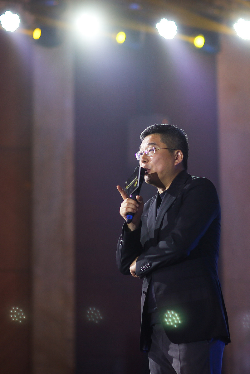 续写实习日记。实习日记七：数字营销	我在这段时间里深入学习了服装品牌数字营销领域。我帮助团队管理了一些在线广告活动监控了点击率、转化率等数据。我学会了如何优化广告投放以达到更好的效果。数字营销是一个充满挑战的领域但我相信通过不断学习和实践我会越来越熟练。