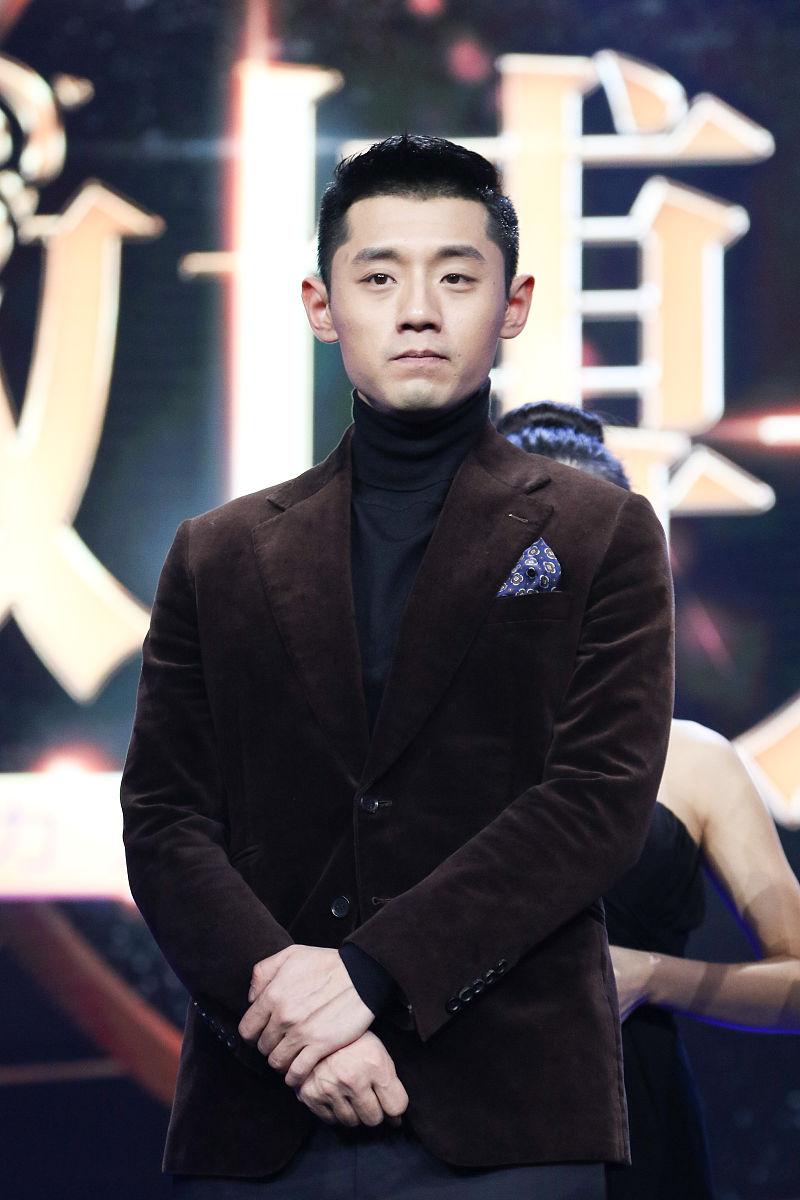 根据下面内容洗稿重新写一篇全新文章近日网上流传着一条关于张继科欠赌债卖私密照还债的消息。然而早在3月30日晚张继科工作室就已经发布声明称这些都是毫无事实依据的诋毁言论是对张继科先生品行及私生活的诽谤。声明中还表示张继科无任何债务纠纷更不存在损害他人隐私以求自保之情况谣传内容纯属捏造。目前已委托律师取证将对重点侵权用户提起诉讼。然而微博用户李微敖仍旧在3月31日发布了多条微博声称自己从几年前看到并掌