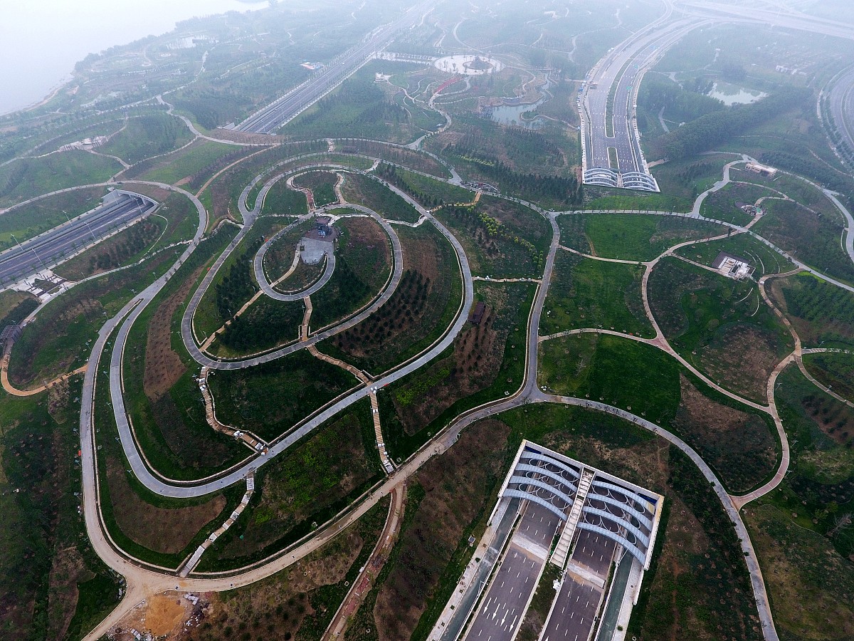 甘肃兰州兴隆山主建谱土类研究：成土条件、过程与属性差异