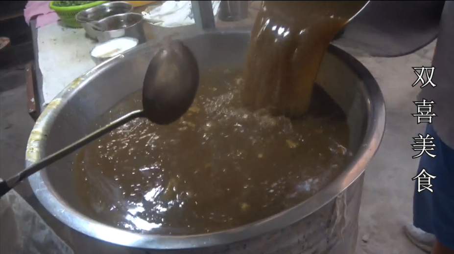 开封传承四代的胡辣汤,坚持几十年纯手工洗面筋,最传统的老味道