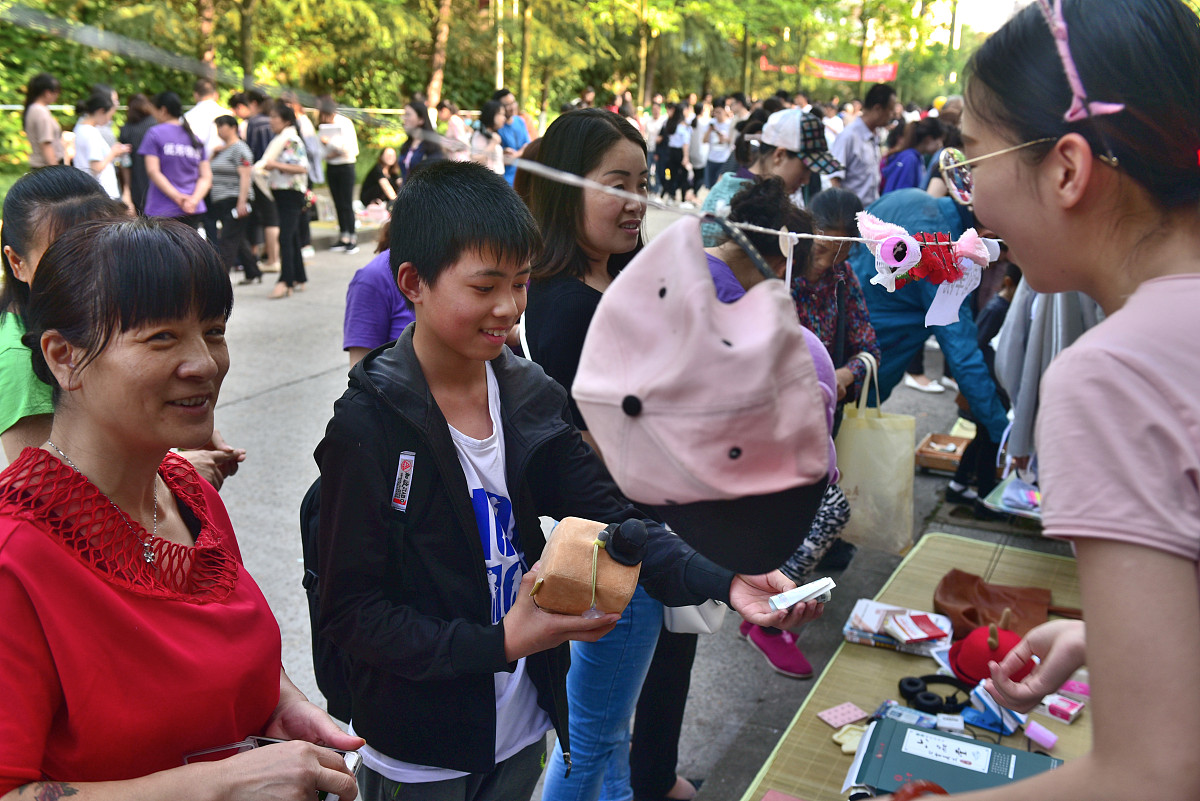 二手家具旧货市场：淘宝好去处，环保又实惠
