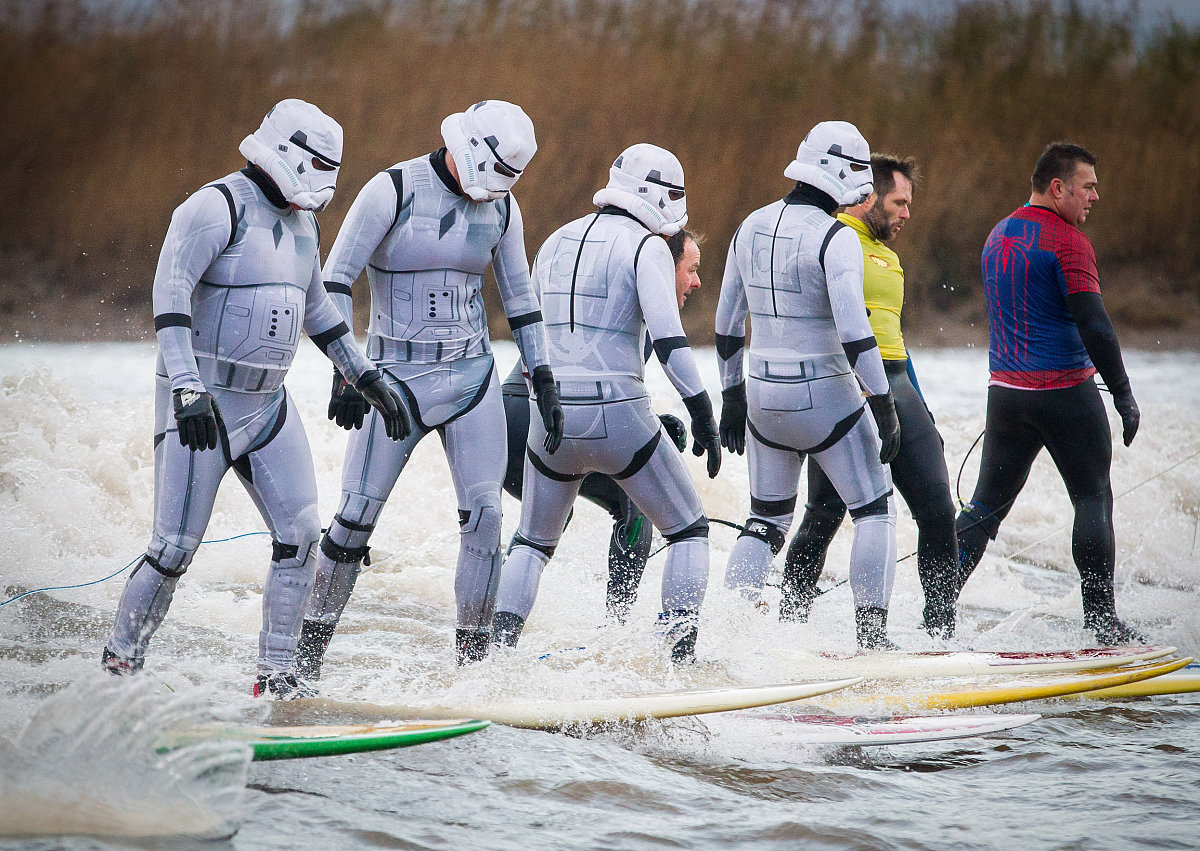 亚当·斯科特出演《星球大战》有声书，化身风暴兵！