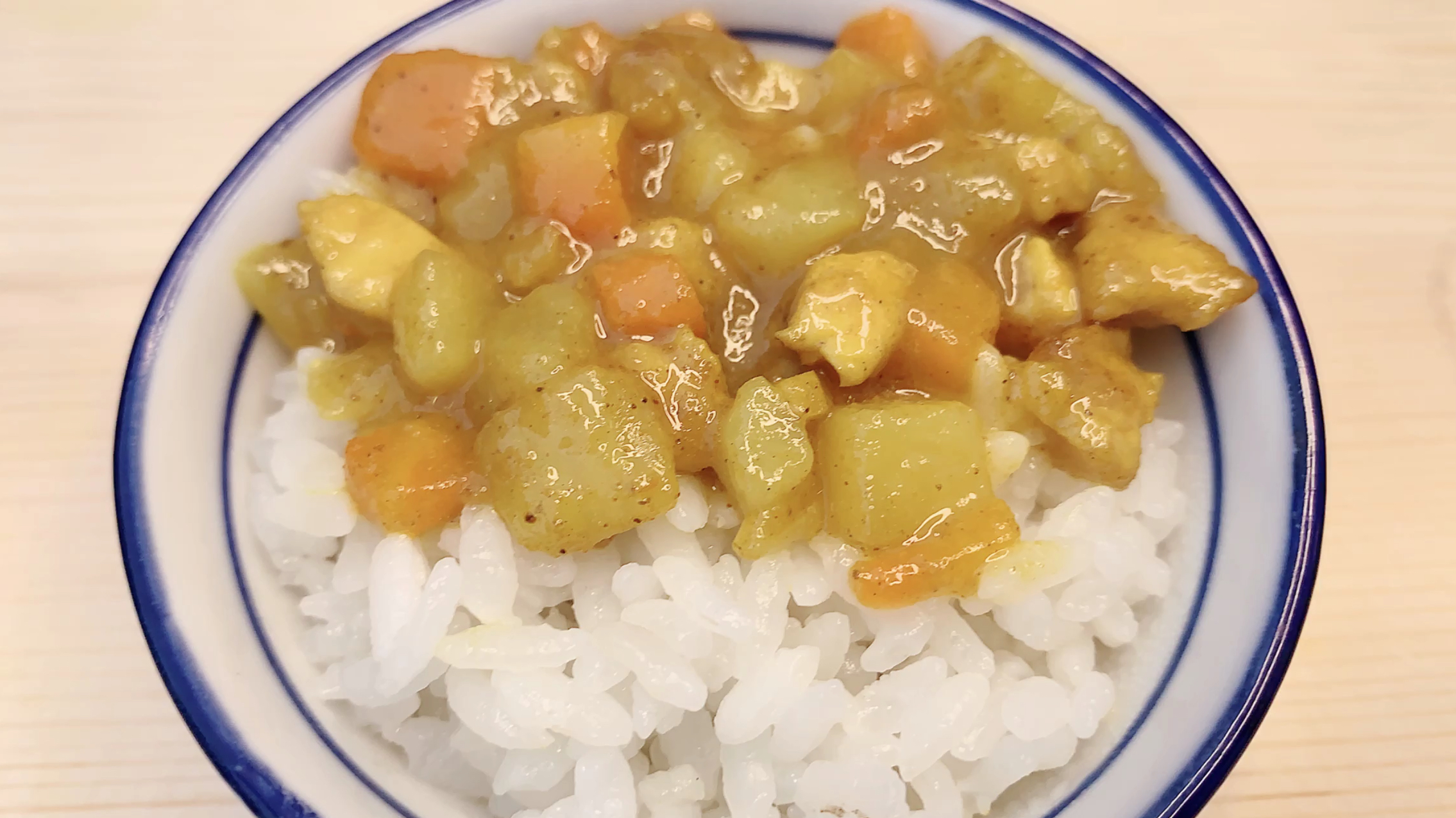 鸡肉这样烧,和土豆红萝卜简单一煮好吃营养,饭店最少20一份。