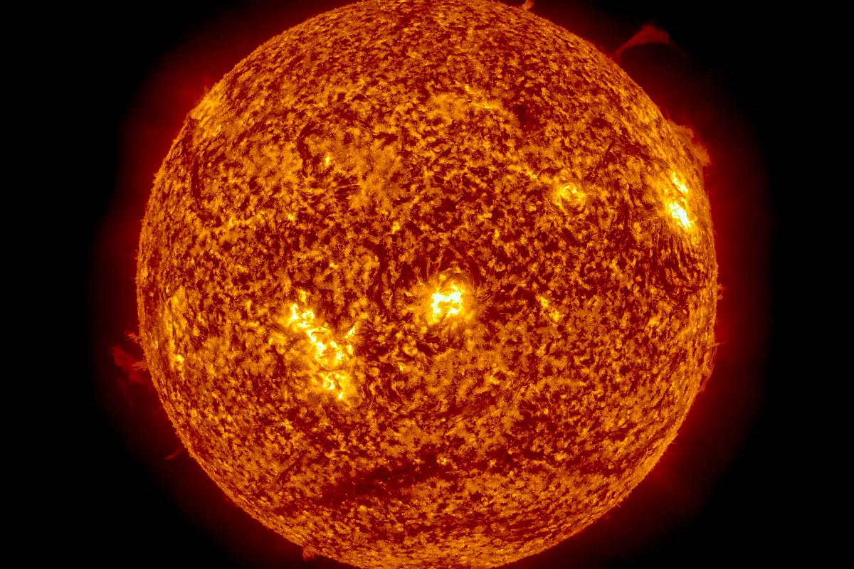 太阳黑子是太阳表面因温度相对较低而显得黑的局部区域一般成群出现在太阳表面并且对地球造成很明显的影响。为此人类根据多项科学研究追溯到几十万年前的黑子活动并重建了数据记录。小蓝拿到了一组数据有N个整数表示连续N年里每一年的太阳黑子最大数量他希望找出所有数量连续增加的记录并计算出连续增加记录中的最长连续年数。例如N=8连续8年里太阳黑子最大数量依次是2、3、1、2、4、8、4、9数量连续增加的记录有 2