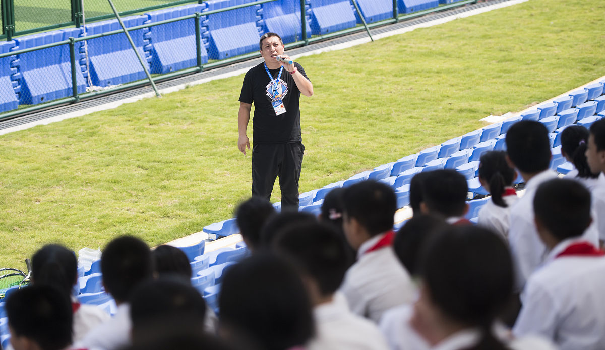 第一课堂语文思政为主第二课堂其他课程辅助一二课堂贯通第三课堂课外活动第四课堂环境育人根据此段文字写一个保障