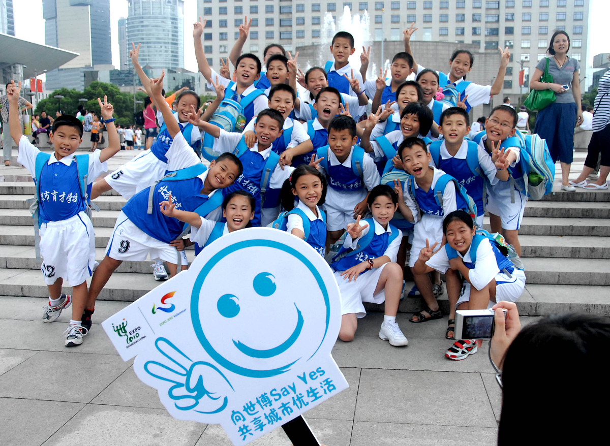 世界微笑日志愿者活动：'微笑使者计划'，传递快乐与温暖