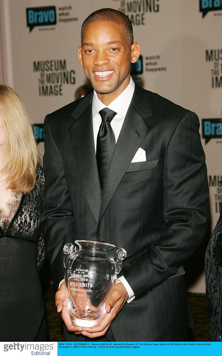 汉库克 (Hancock) - 超级英雄电影，威尔·史密斯主演