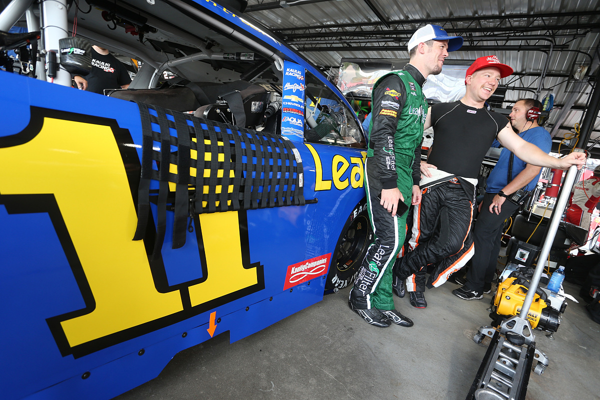 Leaf area index LAI is a typical structure indicator which is essential for design a high-yielding system按照field crops research期刊的标准润色上面的句子