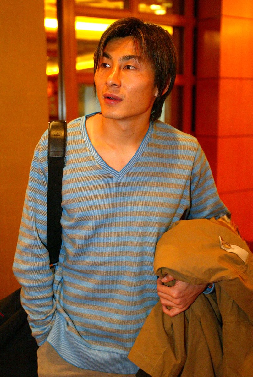 2004年12月7日,"08奥运之星队"在北京召开饯行会.李玮峰特意赶来出席