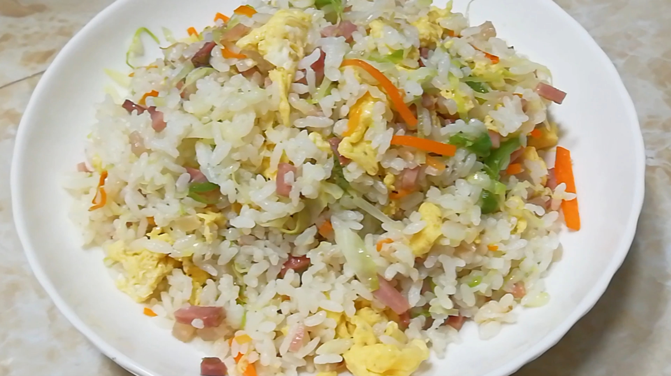米饭可以这样炒着吃火腿炒饭