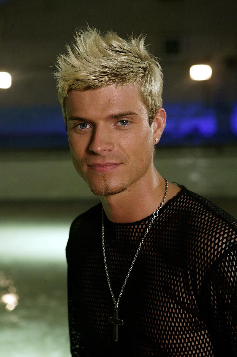 MATLAB 绘图技巧：如何在现有图形上继续画图