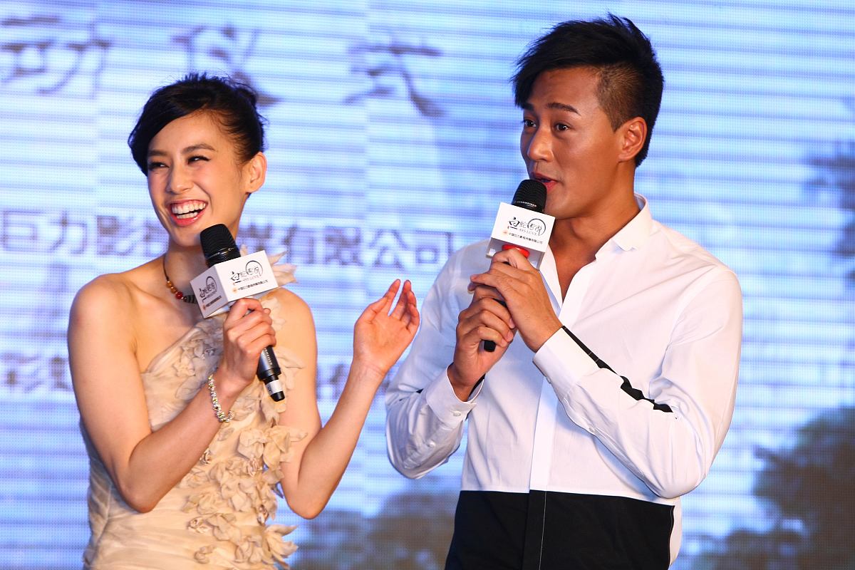2011年8月10日,北京,电影《白蛇传说》官网启动仪式.黄圣依,林峰+++_+