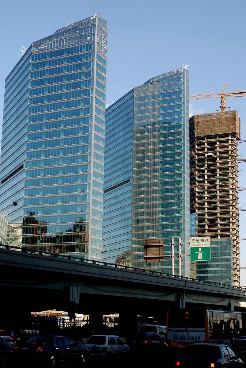 2007年1月12日,北京,中国市场经济——房地产写字楼.从目前来看,北京