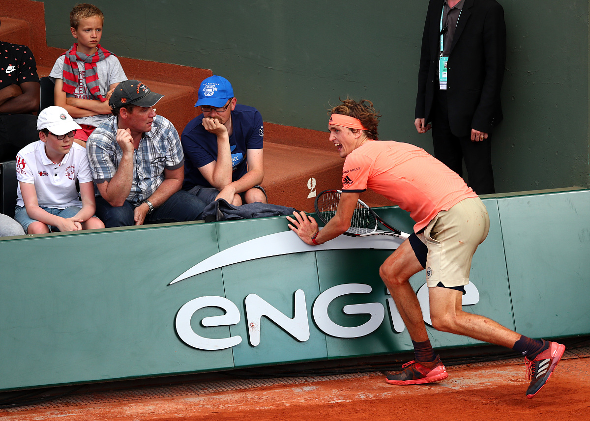 give me points form from the followingTwo years ago on a blustery gray day typical of northern Illinois in November a long haired Southern Californian announced his arrival on the Challenger tour with