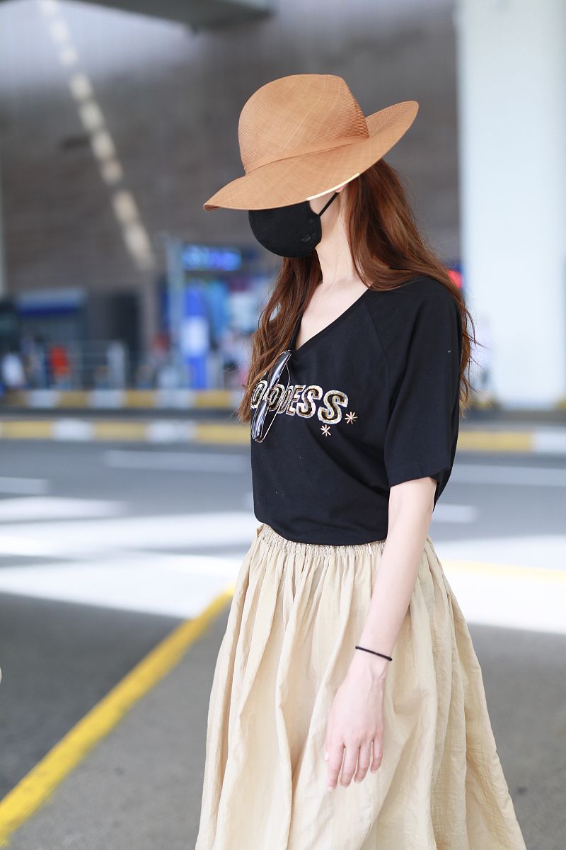 裙子配披肩大点好看还是合身好看